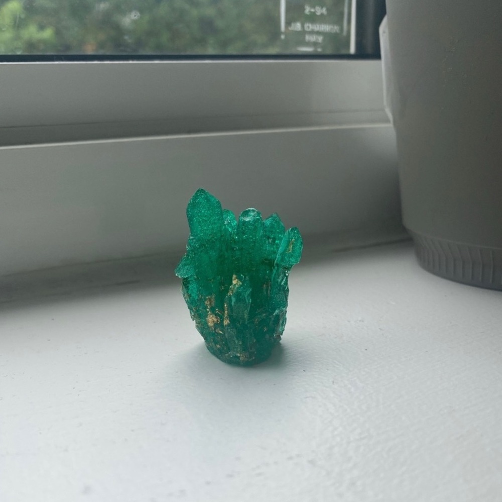 House decoration ~ Green crystal cluster with gold flakes inside 💚